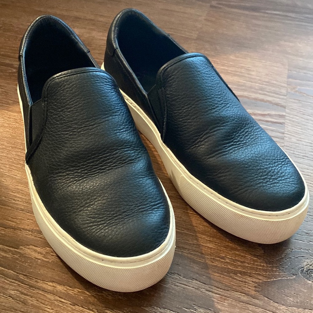 UGG Women's Jass Slip On Black